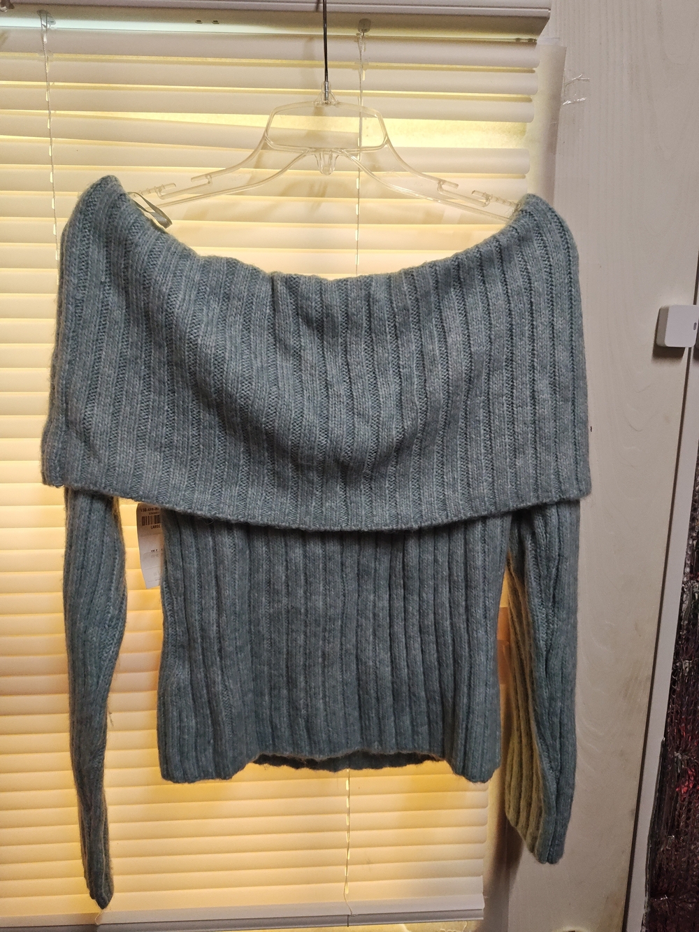 Abercrombie & Fitch Women's Off The Shoulder Ribbed Knit Sweater - Picture 4 of 4